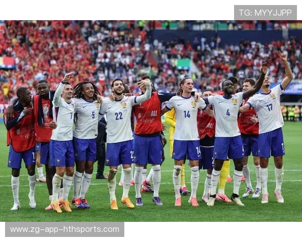 法国队中场压迫能力极强，对手难以轻松出球